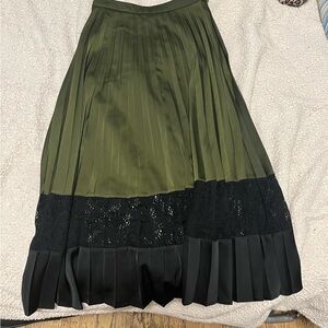 Midi satin feel skirt with lace.